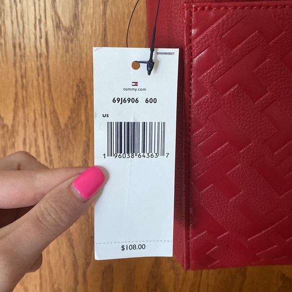 tommy hilfiger red purse - Picture 3 of 4